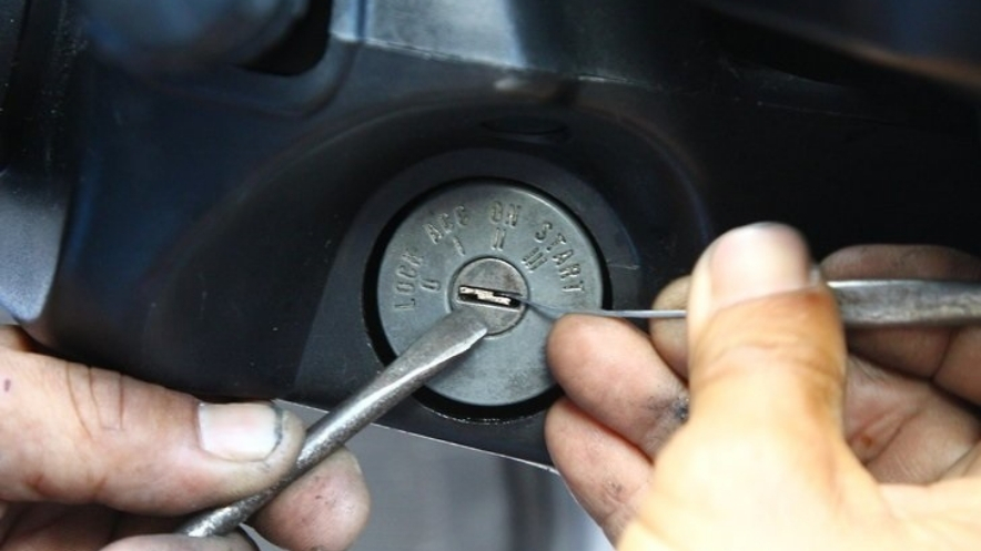 Why Choose a Professional Car Lockout Service?